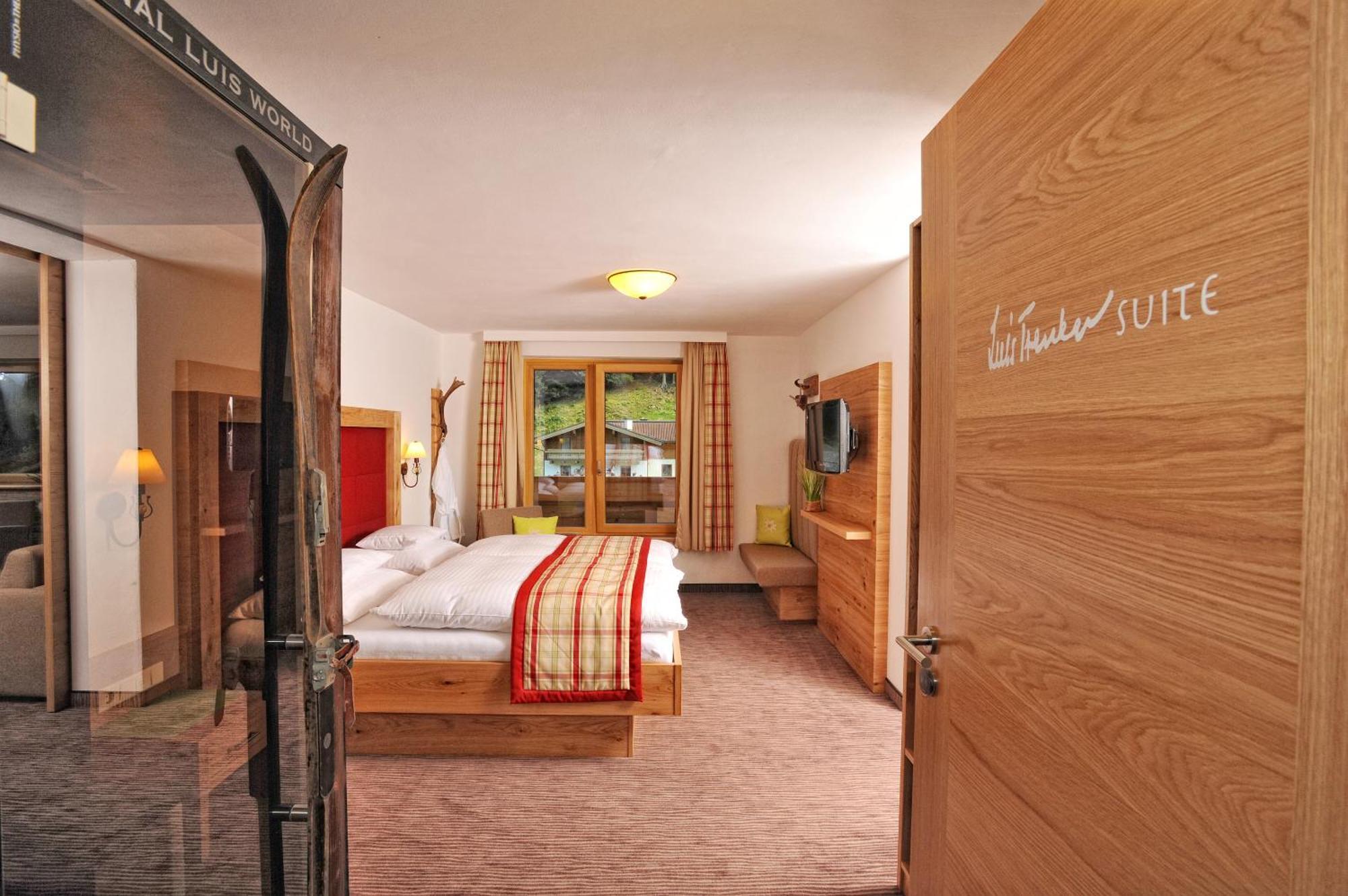 Hotel Barbarahof Saalbach, Inkl Jokercard Exterior photo