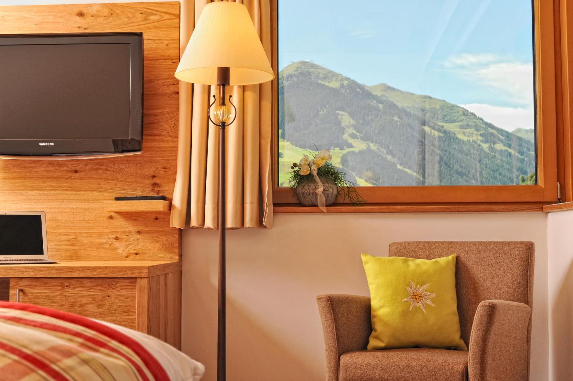 Hotel Barbarahof Saalbach, Inkl Jokercard Exterior photo