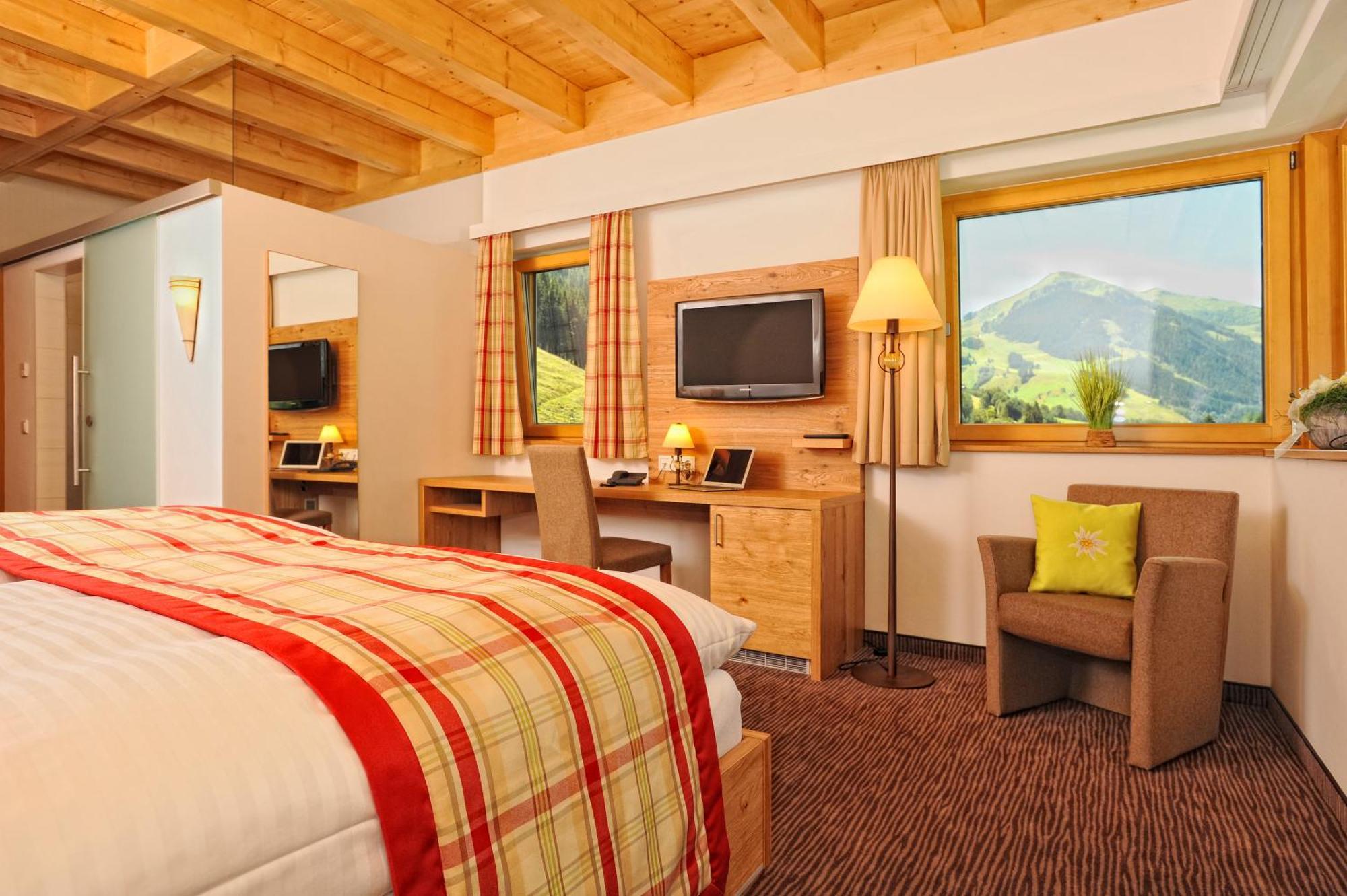 Hotel Barbarahof Saalbach, Inkl Jokercard Exterior photo