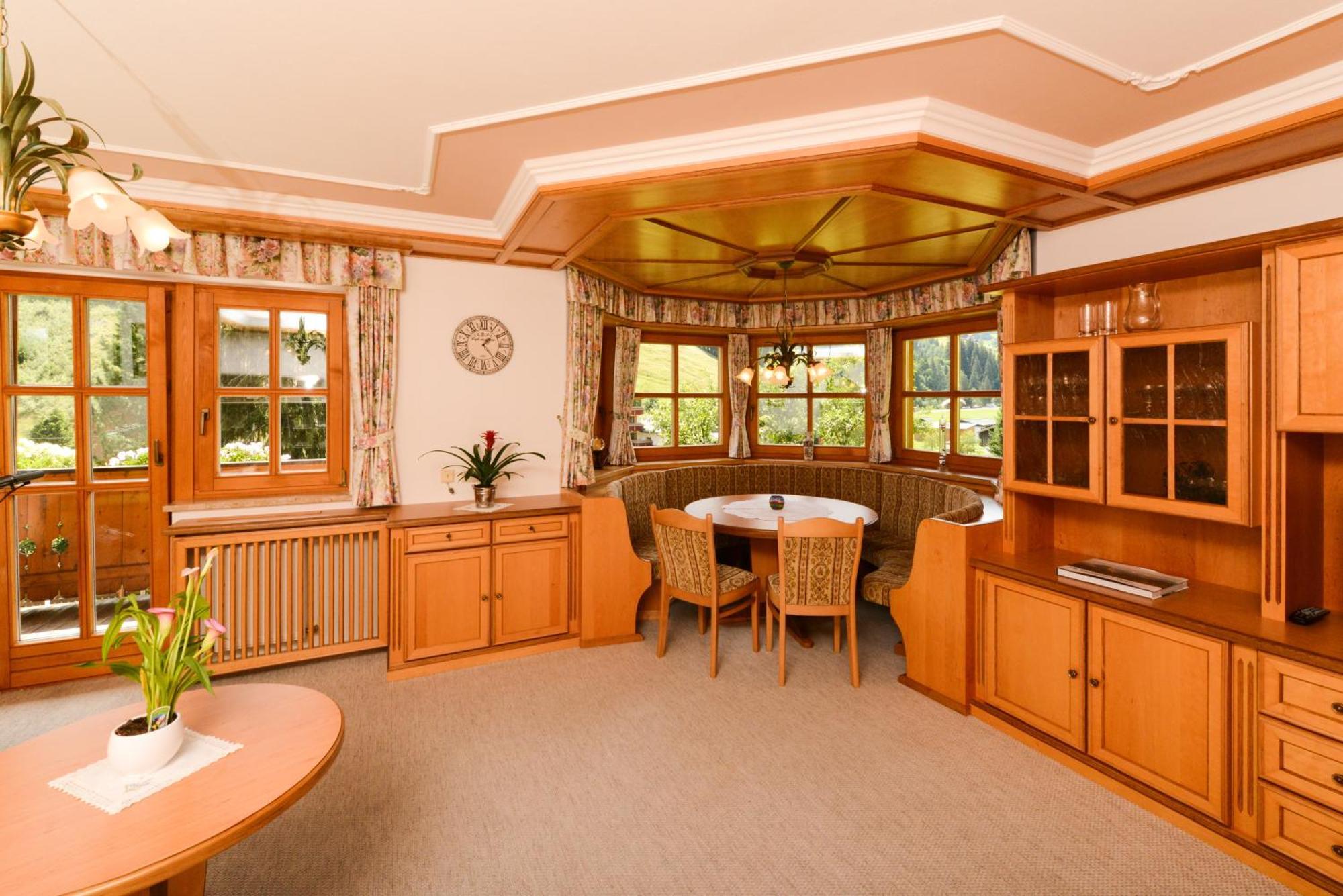 Hotel Barbarahof Saalbach, Inkl Jokercard Room photo